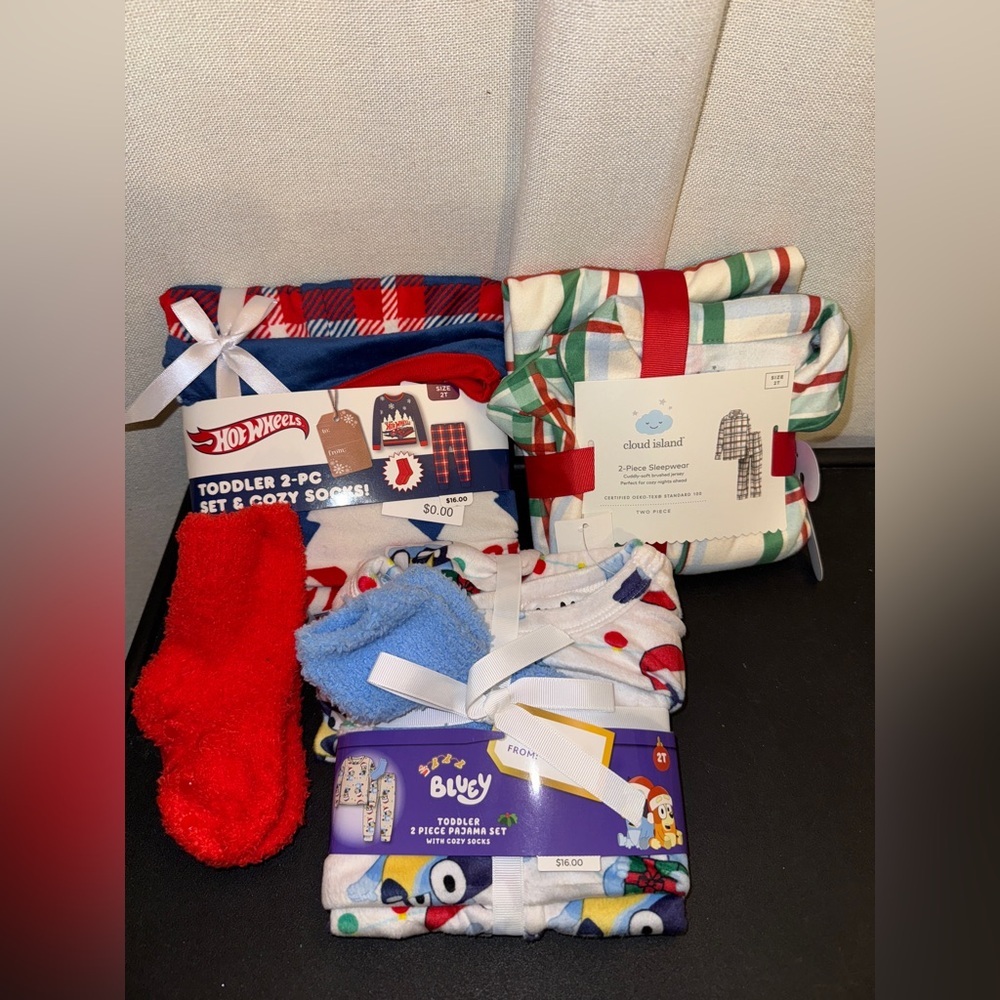 Target Christmas matching set pajamas size 2t